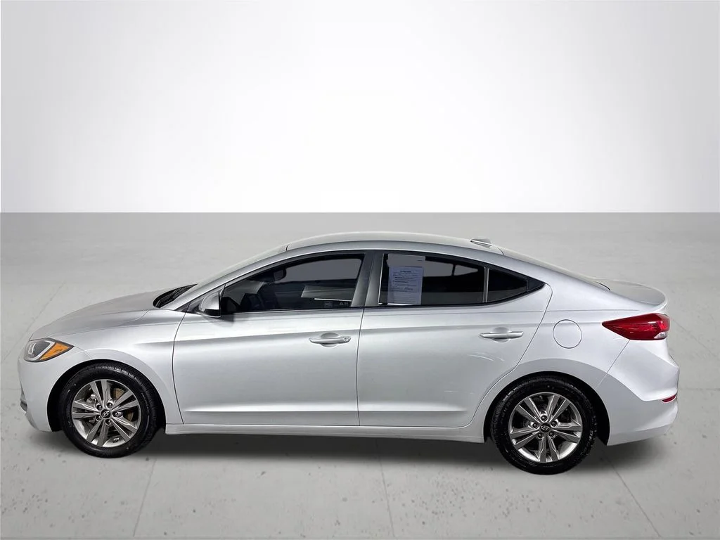 Used 2017 Silver Hyundai SE image 9