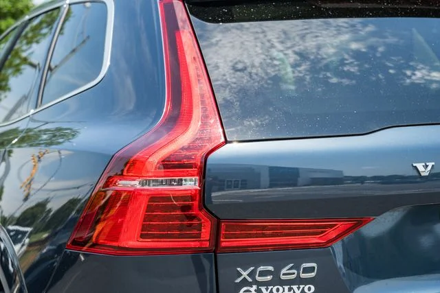 Used 2019 Denim Blue Volvo T5 Inscription image 8
