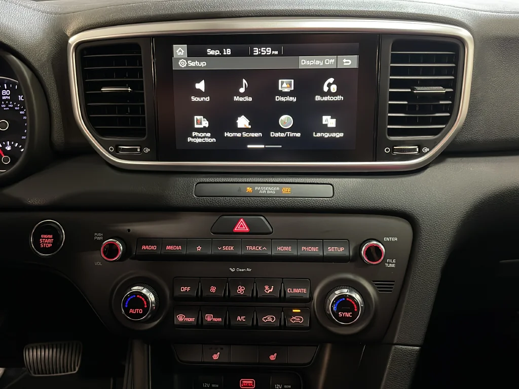 Used 2022 White Kia LX image 33