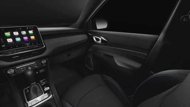 New 2026 Diamond Black Crystal Pearl-Coat Exterior Paint Jeep Latitude image 7