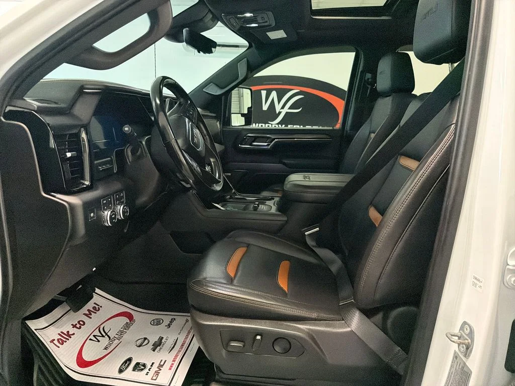 Used 2024 White GMC AT4 image 10
