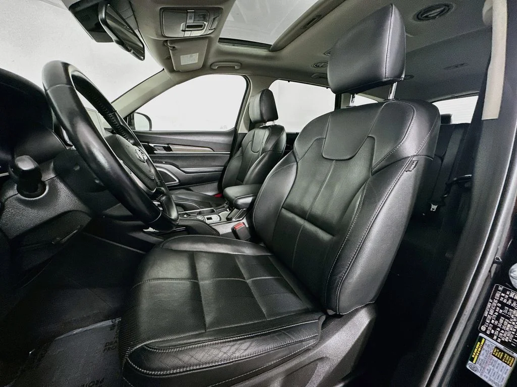 Used 2020 Ebony Black Kia EX image 23