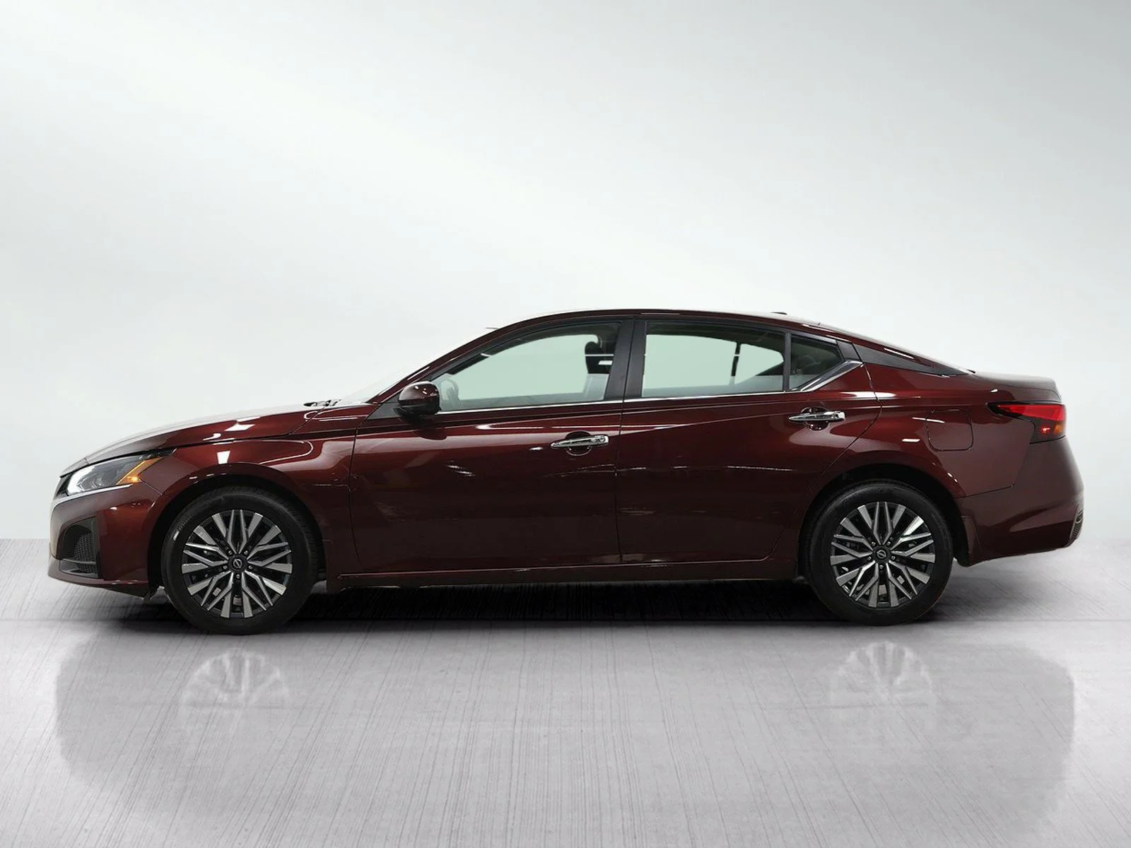 Used 2023 Nissan Altima SV with VIN 1N4BL4DW1PN401064 for sale in Burnsville, Minnesota