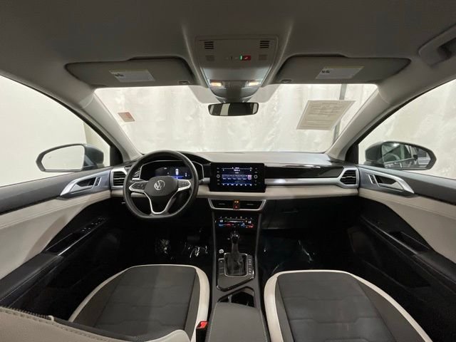 Used 2025 Gray Volkswagen 1.5T SE image 16