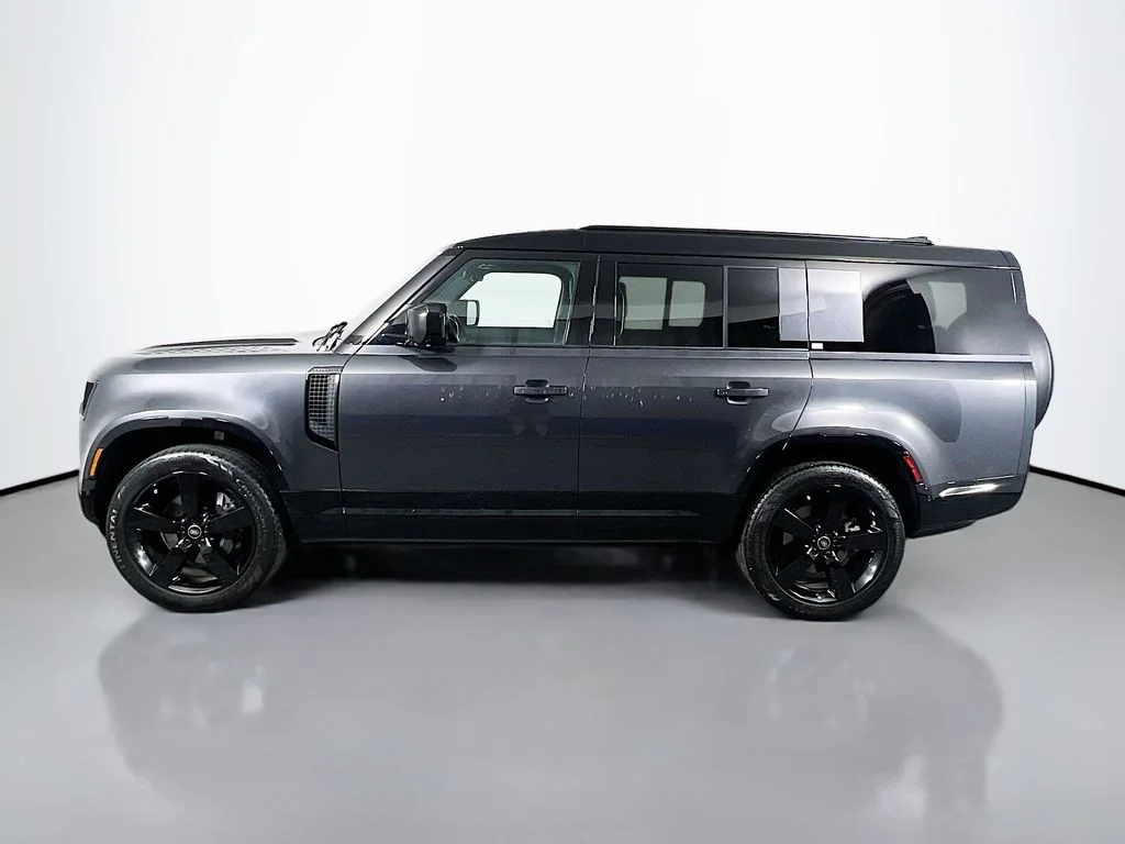 Certified Used 2025 Carpathian Grey Premium Metallic Land Rover X-Dynamic SE image 8