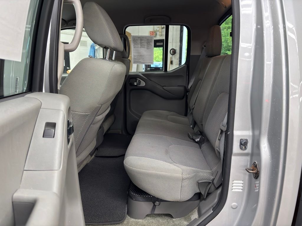 Used 2014 Silver Nissan SV image 13