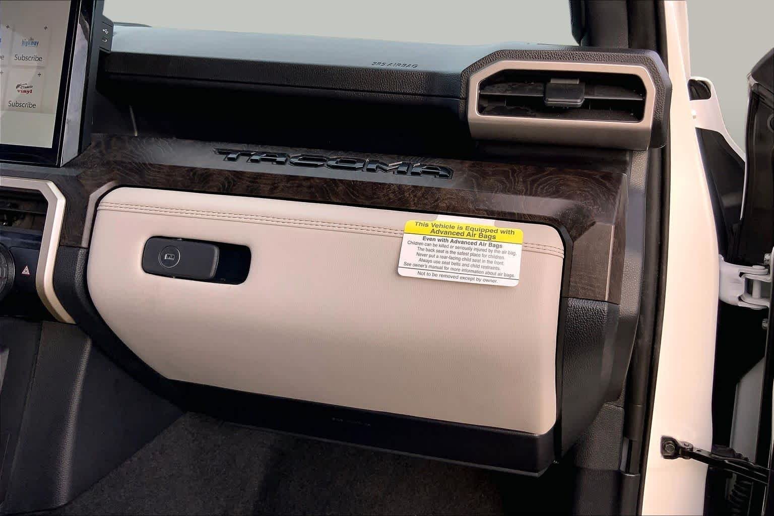 Used 2025 Wind Chill Pearl Toyota Limited Hybrid image 18