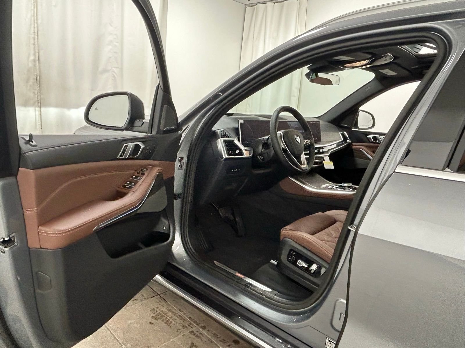 New 2026 Skyscraper Grey Metallic BMW xDrive50e image 24