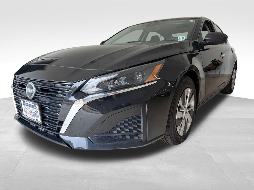 Used 2024 Black Nissan 2.5 S image 4