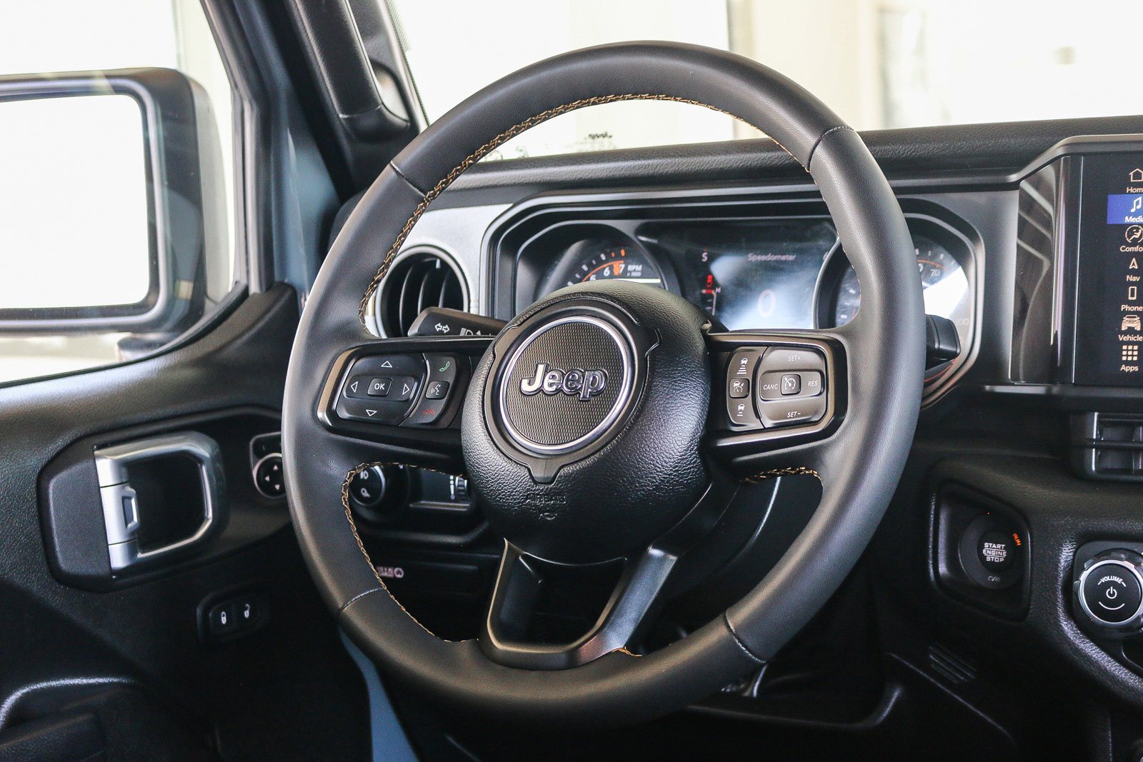 Used 2024 Anvil Clear Coat Jeep Sport S image 15