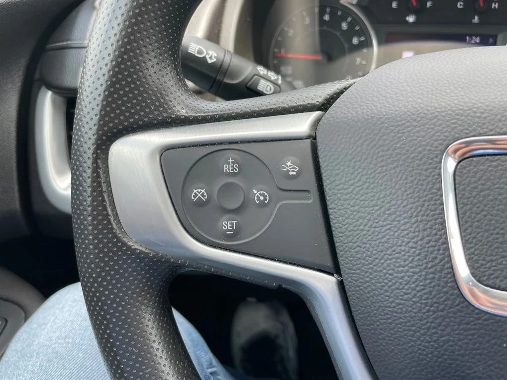Used 2022 Cayenne Red Tintcoat GMC SLE image 24