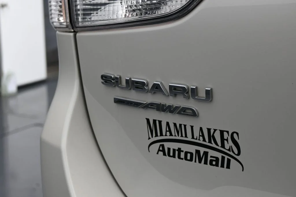 Used 2022 Crystal White Pearl Subaru Limited image 35