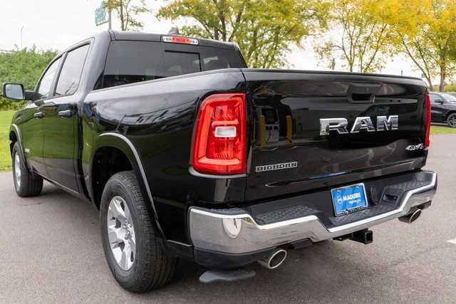 New 2027 Diamond Black Crystal Pearl-Coat Exterior Paint RAM Big Horn/Lone Star image 7