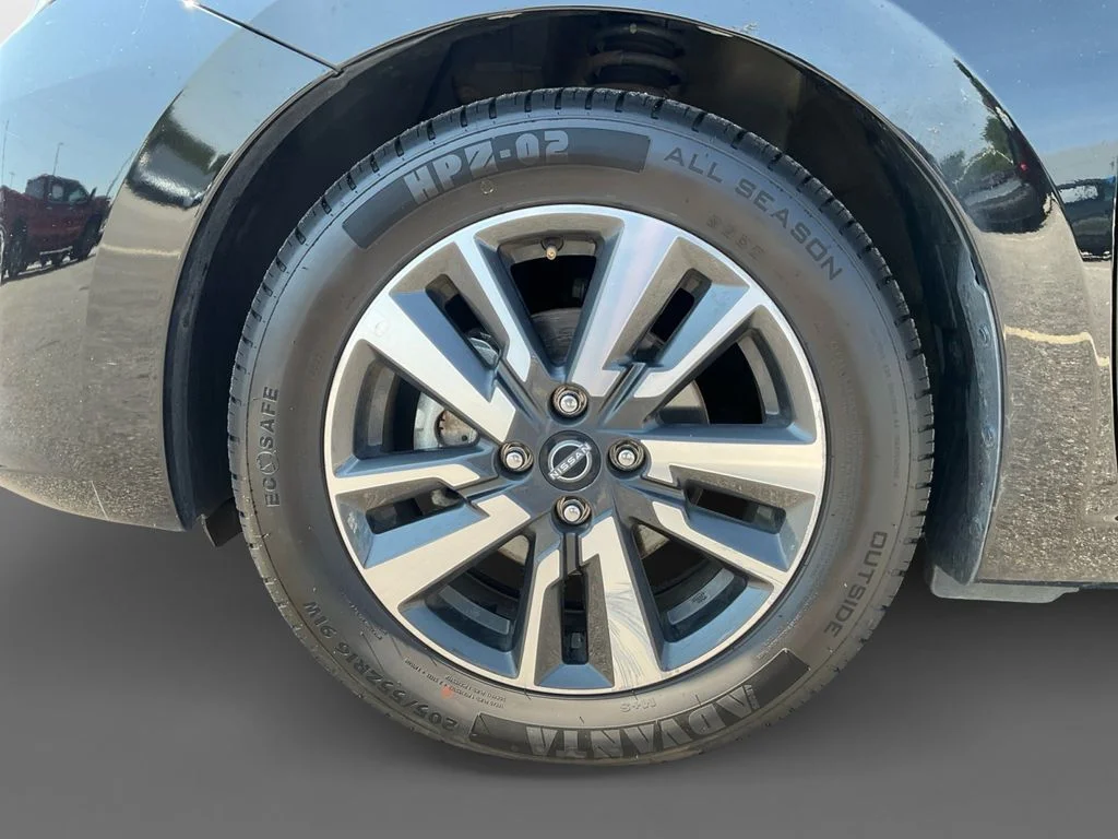 Used 2025 Black Nissan 1.6 SV image 14