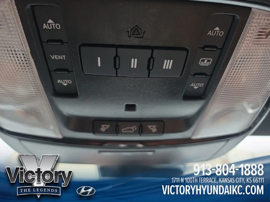 Used 2021 Silver Jeep Trackhawk image 24