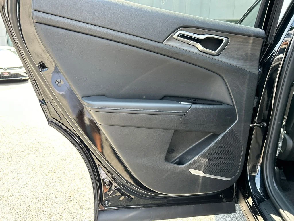 Used 2024 Black Kia X-Line image 22