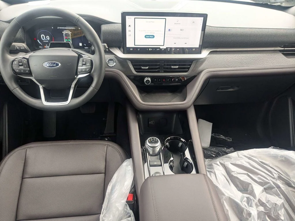 New 2026 Star White Metallic Tri-Coat Ford Platinum™ image 16