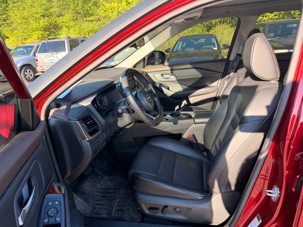 Used 2023 Scarlet Ember Tintcoat Nissan SV image 6