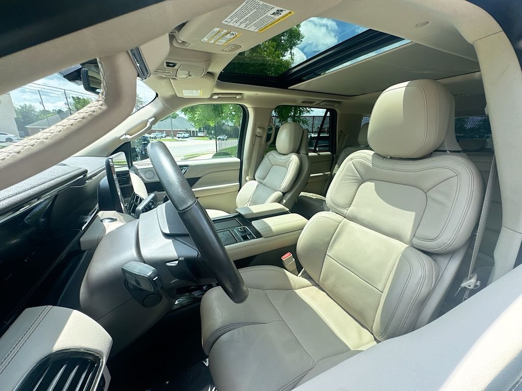 Used 2020 White Lincoln Reserve image 10