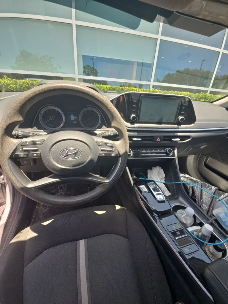 Used 2021 Silver Hyundai SE image 14