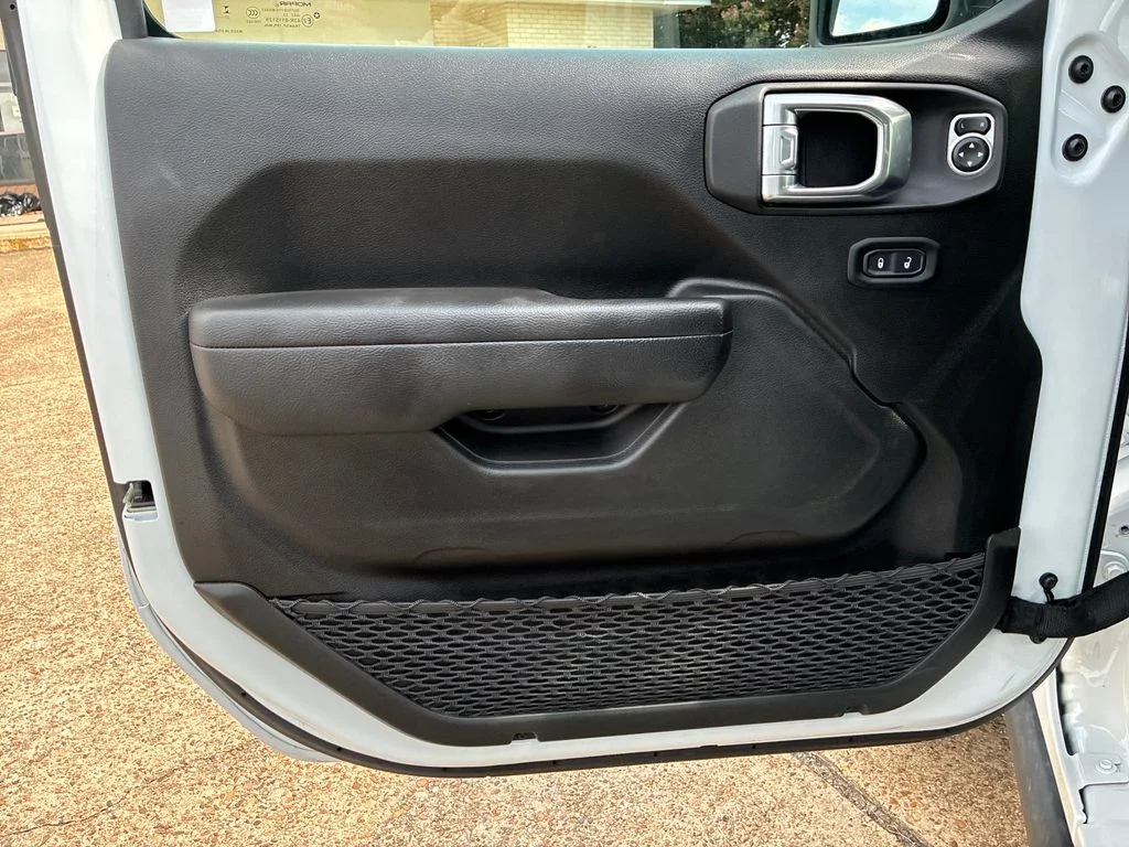 Used 2023 White Jeep Rubicon image 11