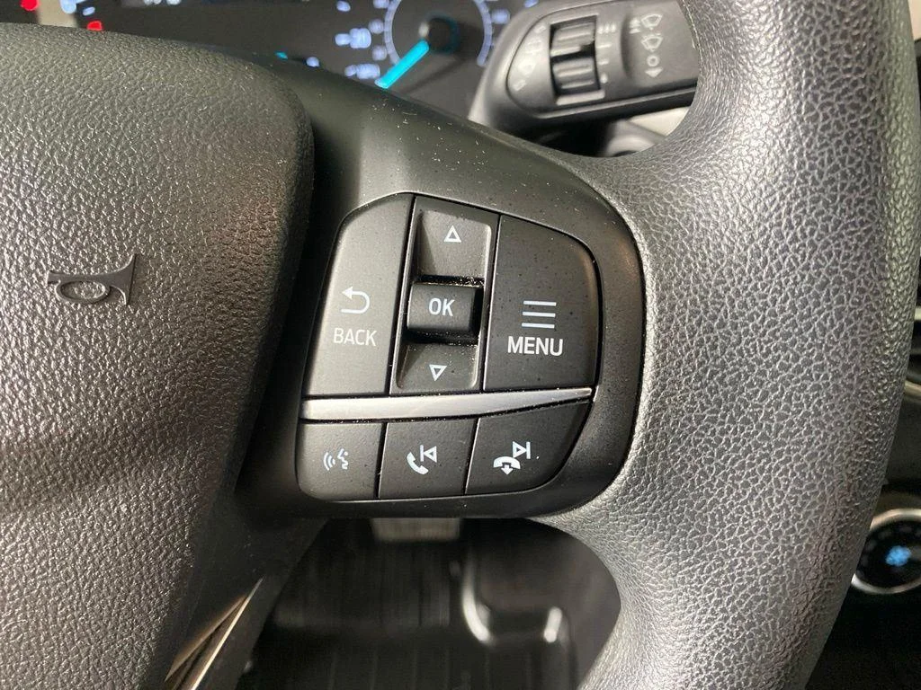 Used 2022 White Metallic Ford SE image 14