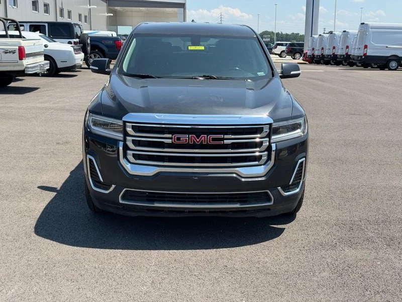 Certified Used 2020 Carbon Black Metallic GMC SLE image 2