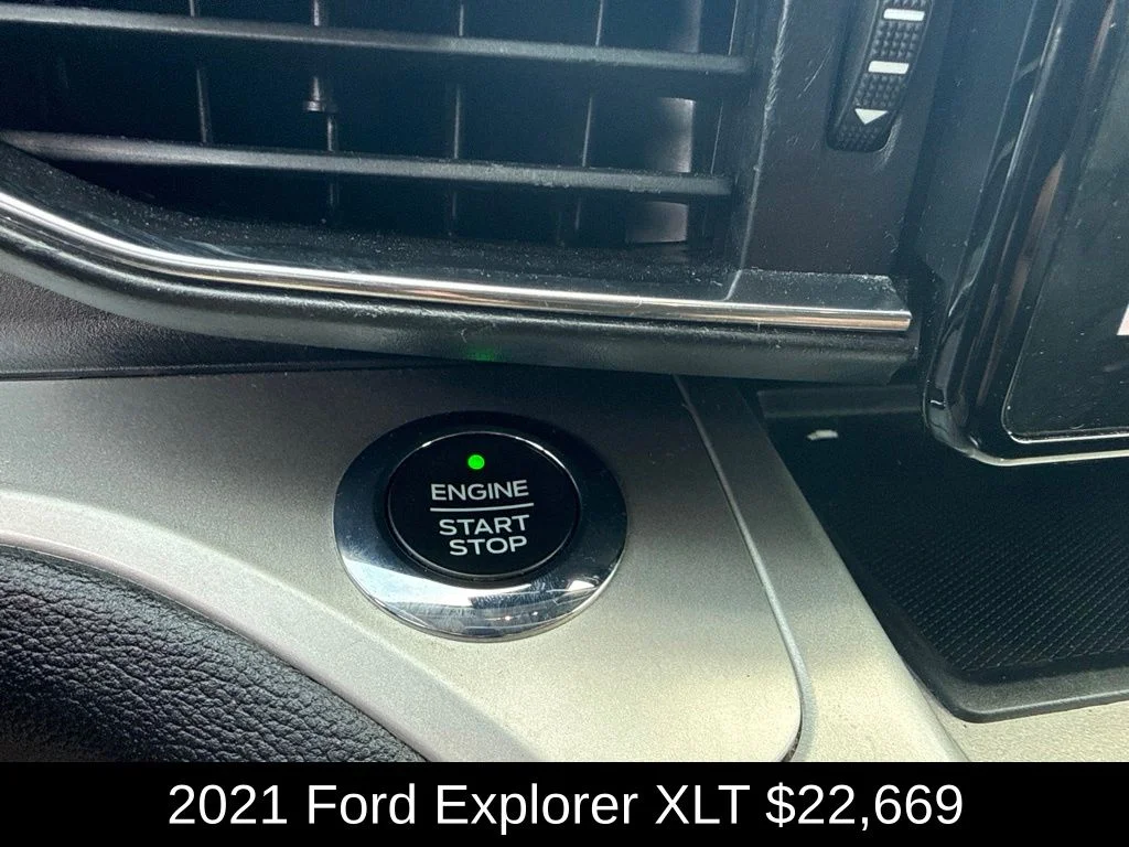Used 2021 Black Ford XLT image 28