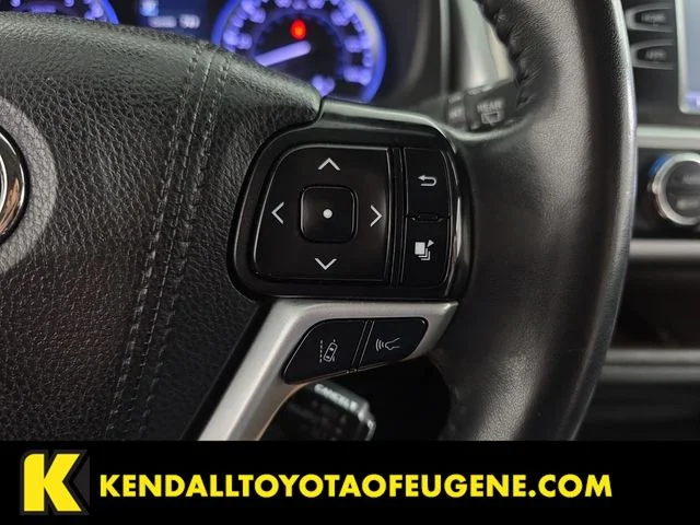 Used 2019 Silver Toyota XLE image 14