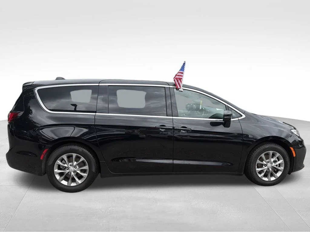 Used 2026 Black Chrysler Limited image 10