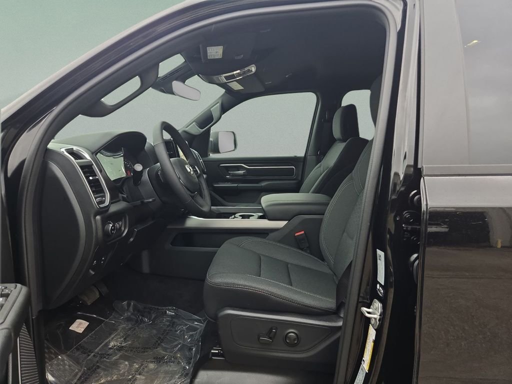 New 2026 Diamond Black Crystal Pearl-Coat Exterior Paint RAM Big Horn/Lone Star image 20