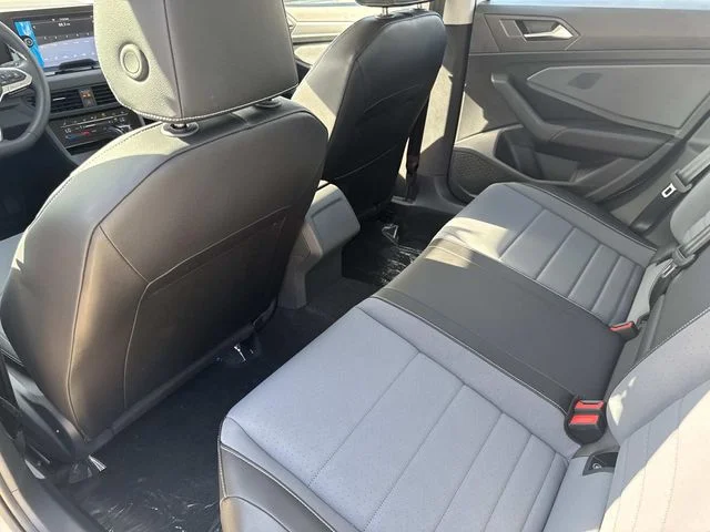 2025 Volkswagen Jetta SE - Photo 11