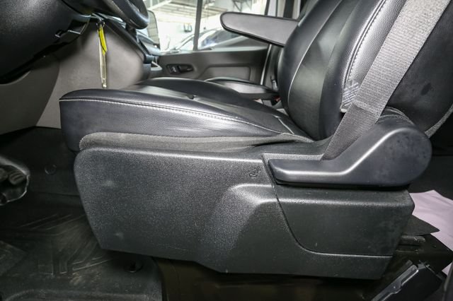 Used 2025  Ford Base image 30