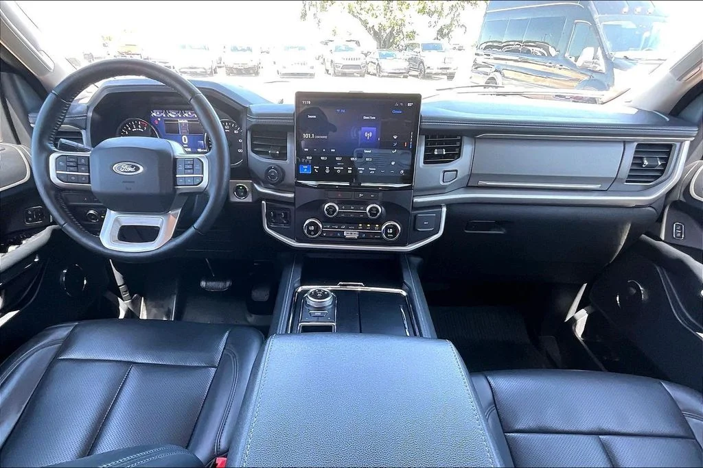 Used 2022 Silver Ford XLT image 7
