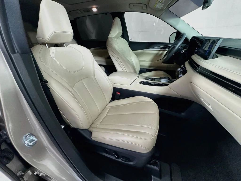 Certified Used 2024 Silver INFINITI LUXE image 40