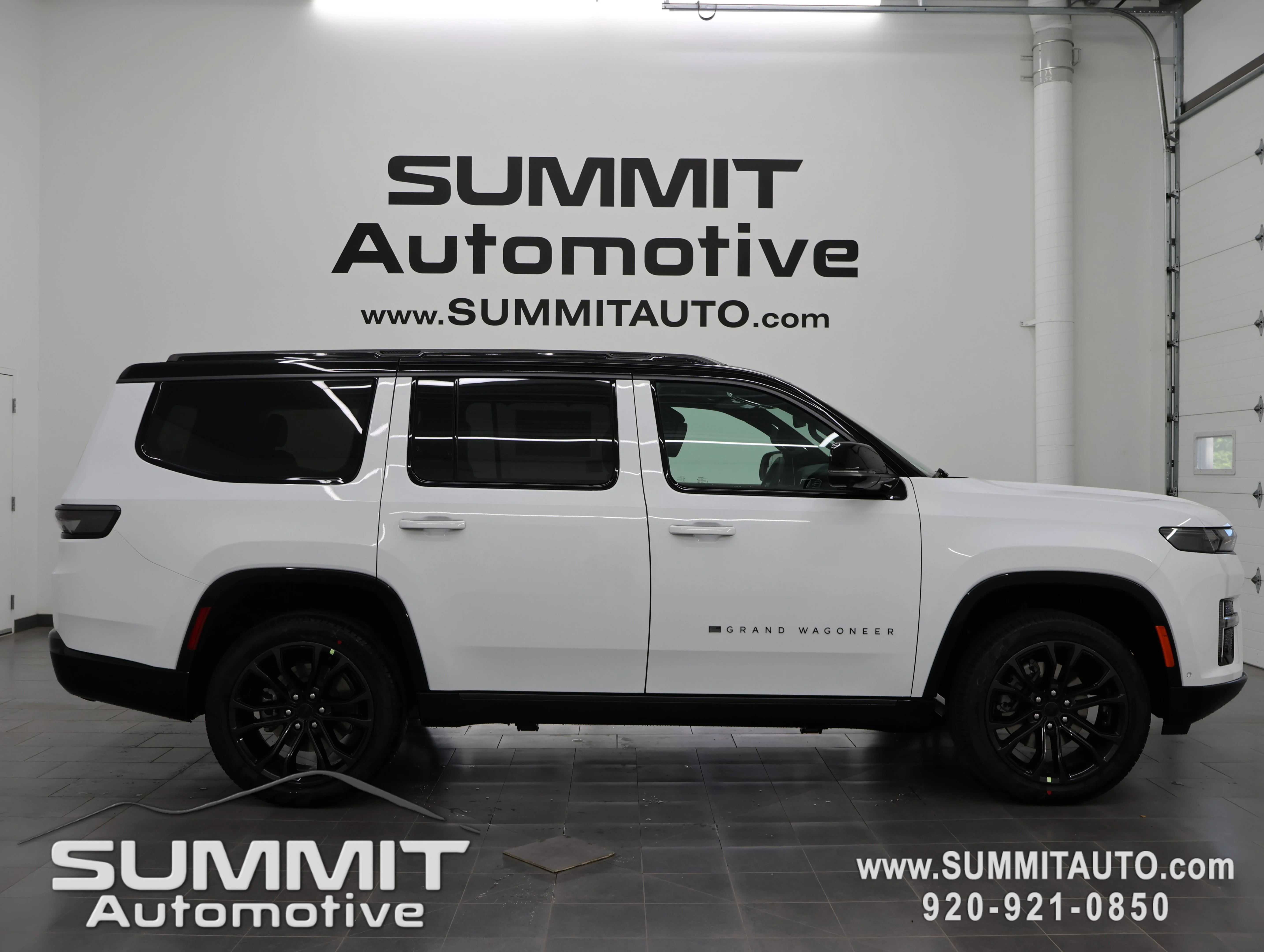 New 2026 Bright White Clear-Coat Exterior Paint Jeep Summit Obsidian image 1