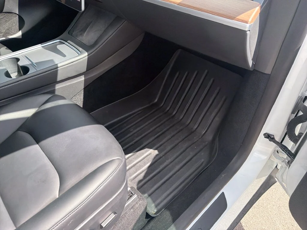 Used 2023  Tesla Standard Range image 34