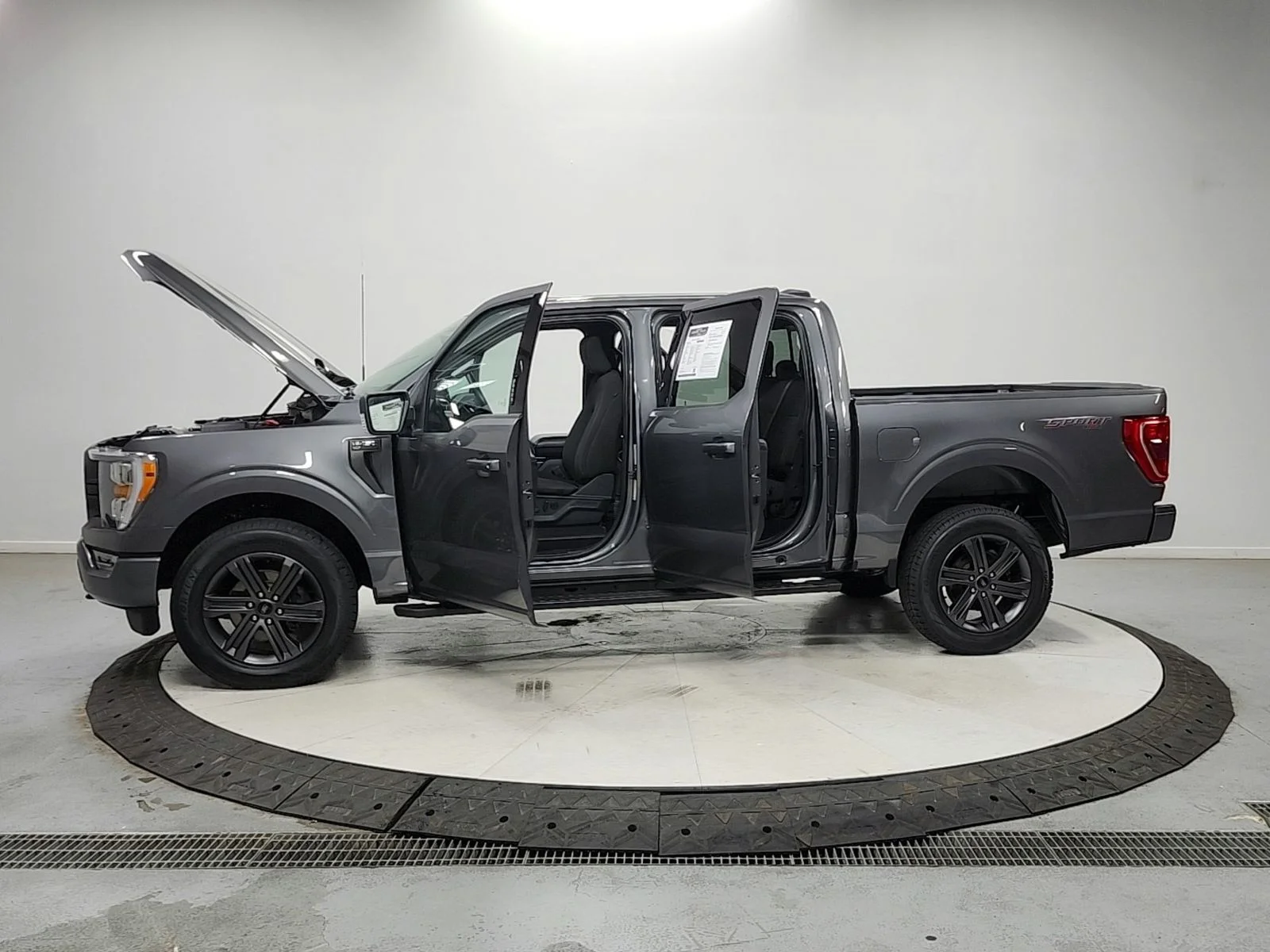 Used 2023 Gray Metallic Ford XLT image 12
