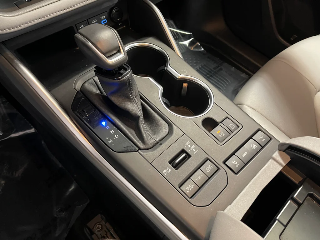 Used 2022 Beige Toyota XLE image 27