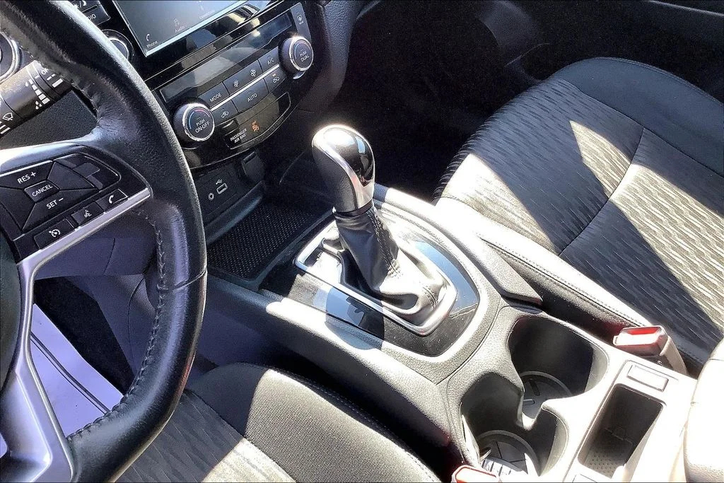 Used 2020 Gray Nissan SV image 17