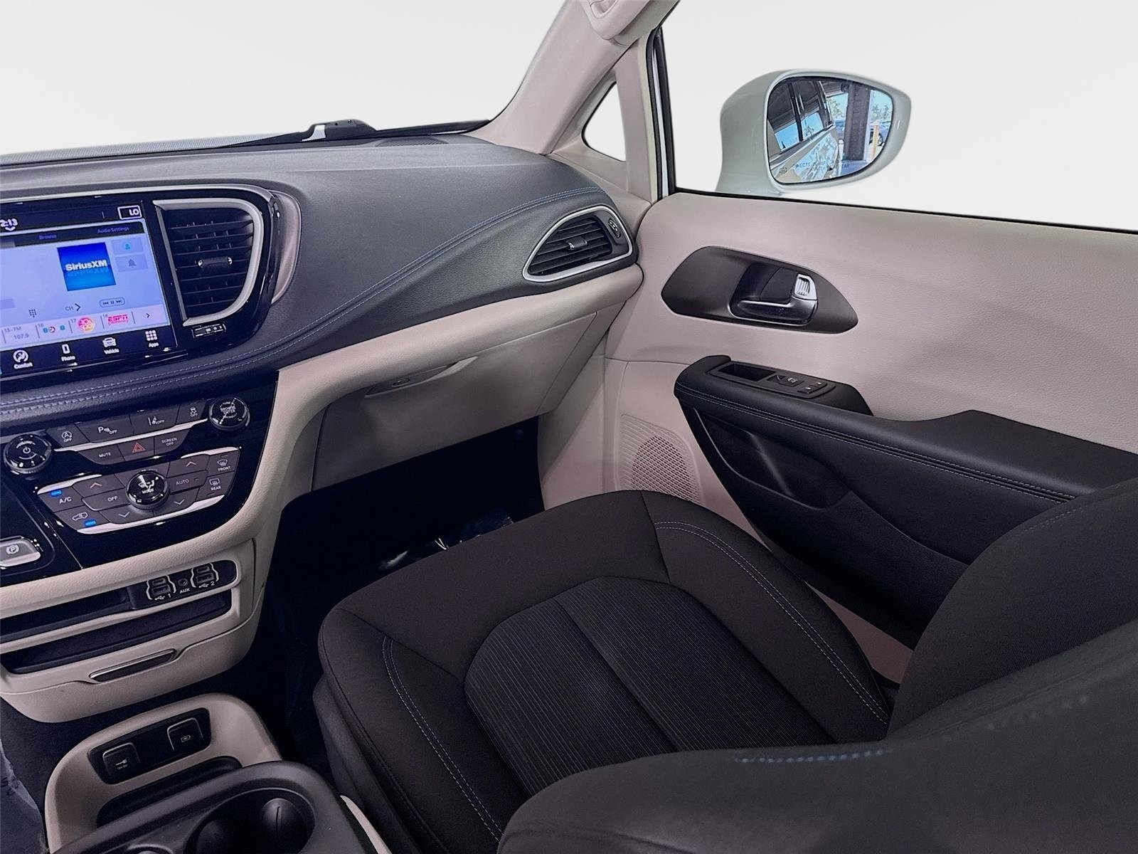 Used 2021 Bright White Clearcoat Chrysler Touring image 22