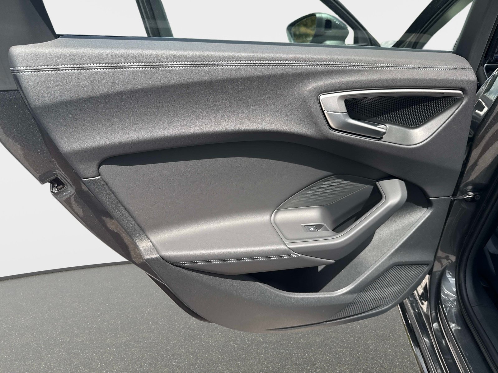 New 2026 Daytona Gray Pearl Effect Audi Premium image 11