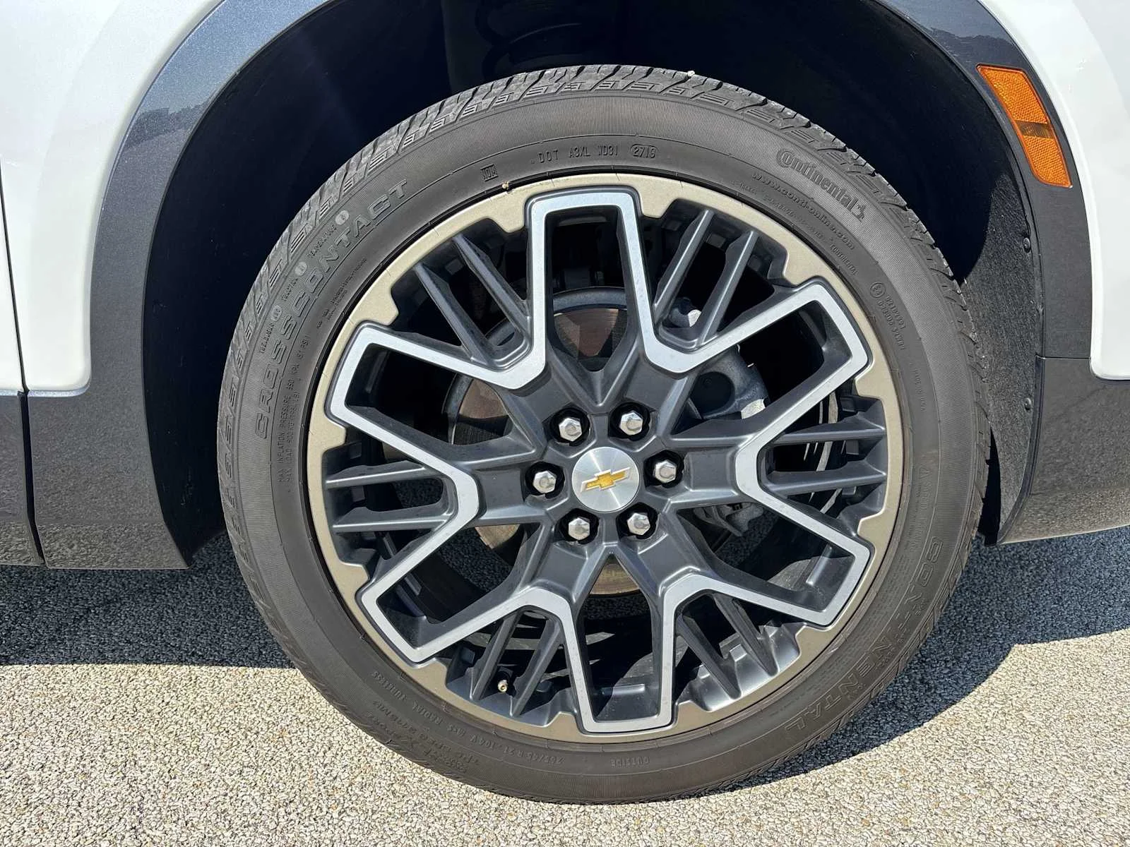 Used 2023 Iridescent Pearl Tricoat Chevrolet Premier image 33