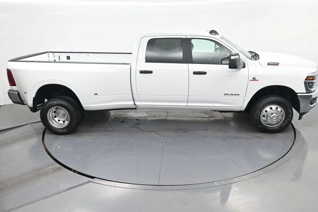 New 2026 Bright White Clear-Coat Exterior Paint RAM Big Horn image 25