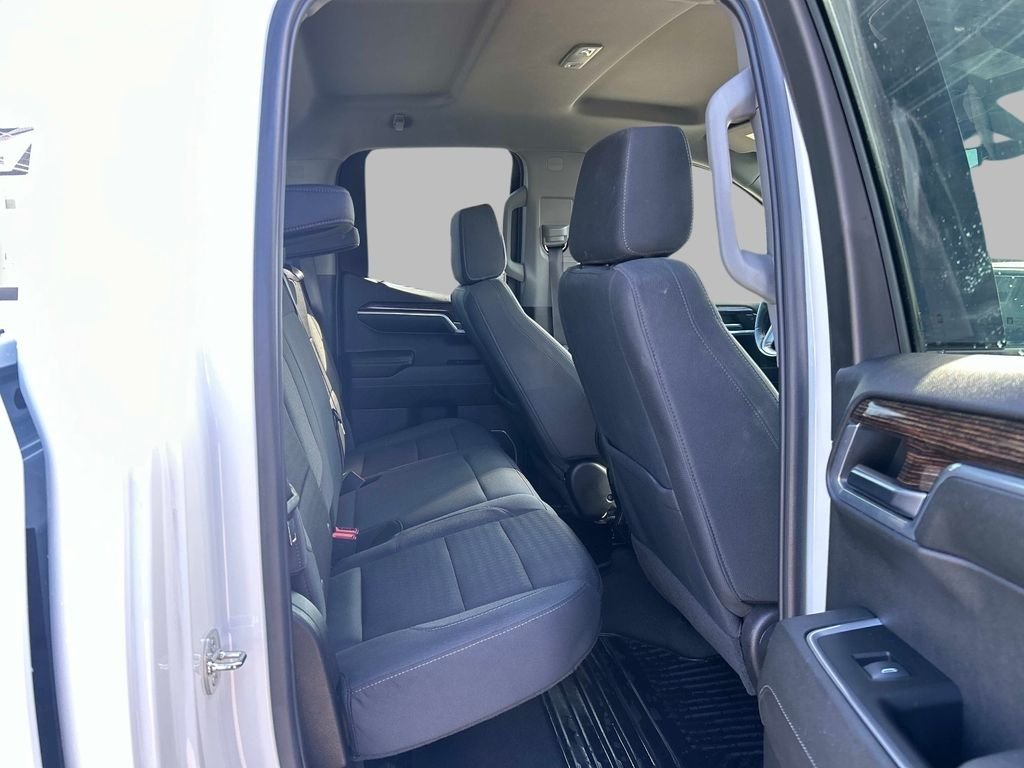 Used 2024 White GMC Elevation image 14