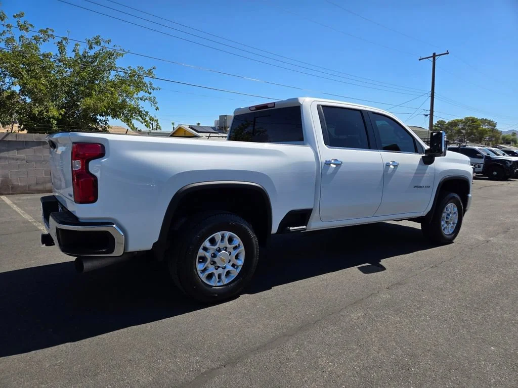 Used 2022 Summit White Chevrolet LTZ image 6
