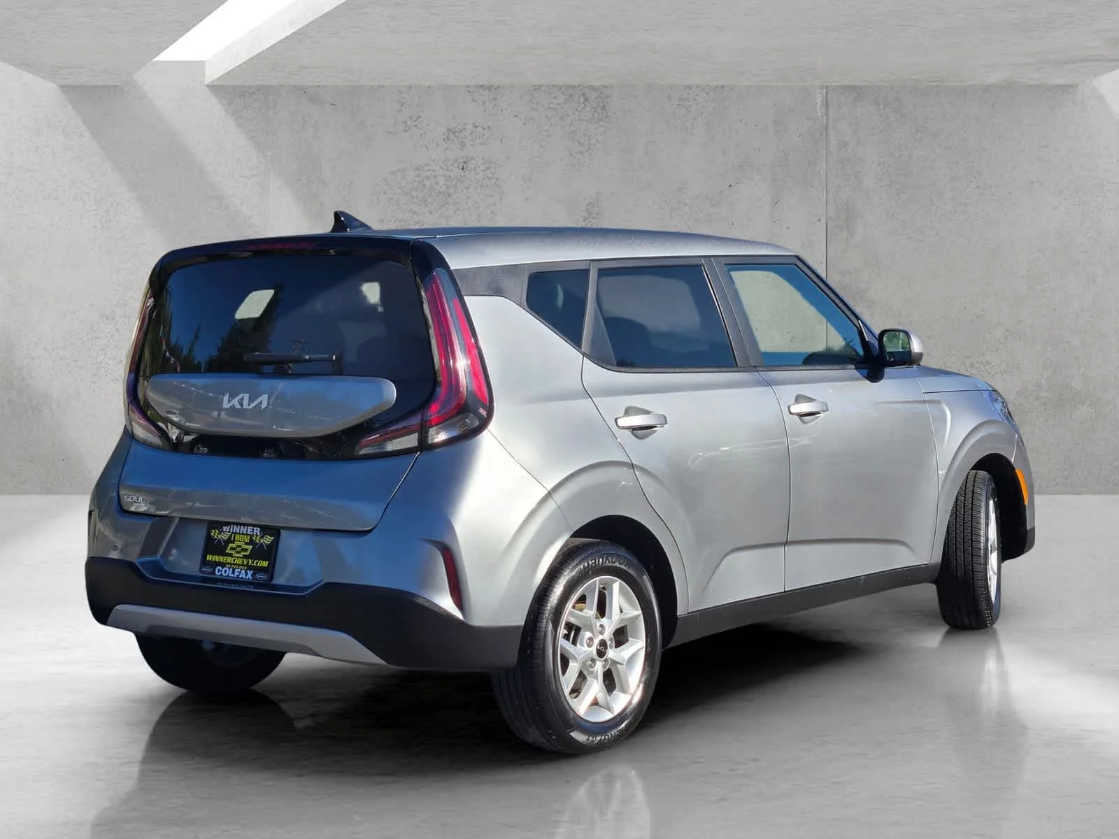 Used 2025  Kia LX image 4