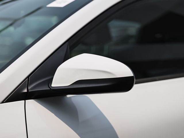 Used 2019 Chalk White Hyundai 2.0 Premium image 9