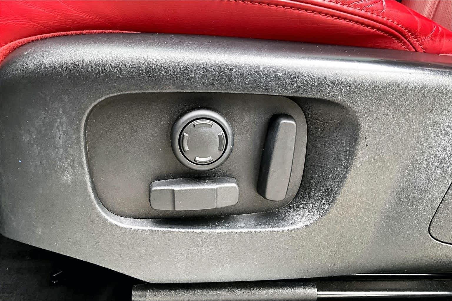Used 2021 Fuji White Land Rover HSE Dynamic image 31