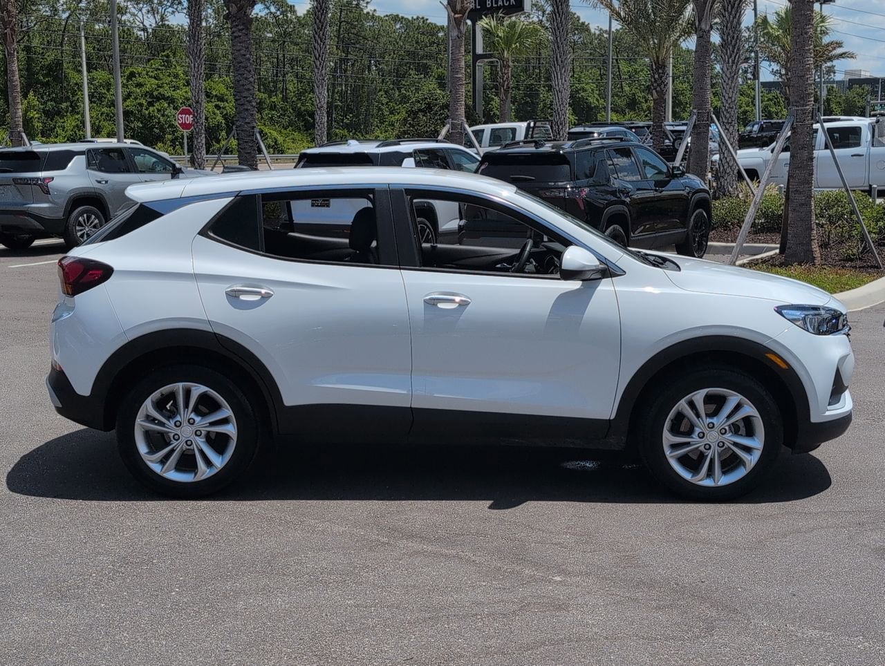 Used 2023 Summit White Buick Preferred image 9